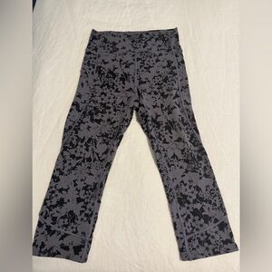 Lululemon Women’s Black Gray Floral Size 6